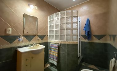 Casa en  Arroyo Seco con local comercial