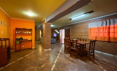 Casa en  Arroyo Seco con local comercial