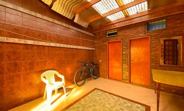 Casa en  Arroyo Seco con local comercial