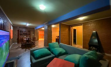 Casa en  Arroyo Seco con local comercial