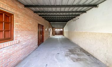Casa en  Arroyo Seco con local comercial