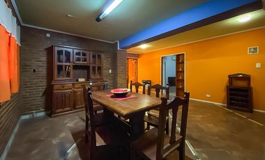 Casa en  Arroyo Seco con local comercial