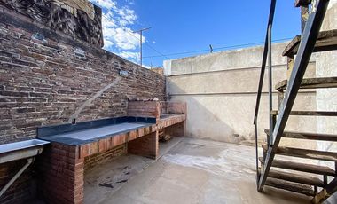 Casa en  Arroyo Seco con local comercial