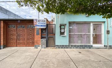 Casa en  Arroyo Seco con local comercial