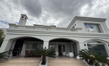 Casa Los Castores, Nordelta amoblada al lago
