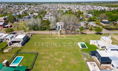 Terreno -  Futbol -  Tenis - Plaza - Gas natural