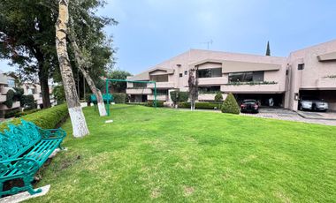 VENTA DE CASA EN FRACCIONAMIENTO EN LOMAS COUNTRY 3 RECAMARAS CON TERRAZA CON PANELES SOLARES