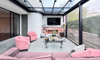 VENTA DE CASA EN FRACCIONAMIENTO EN LOMAS COUNTRY 3 RECAMARAS CON TERRAZA CON PANELES SOLARES