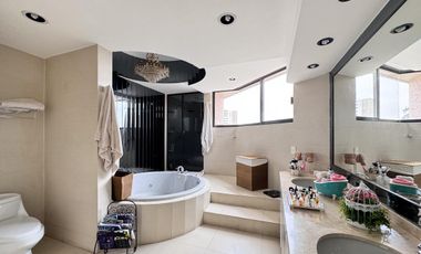 VENTA DE CASA EN FRACCIONAMIENTO EN LOMAS COUNTRY 3 RECAMARAS CON TERRAZA CON PANELES SOLARES