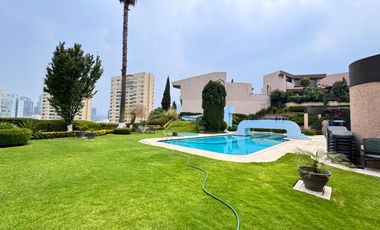 VENTA DE CASA EN FRACCIONAMIENTO EN LOMAS COUNTRY 3 RECAMARAS CON TERRAZA CON PANELES SOLARES