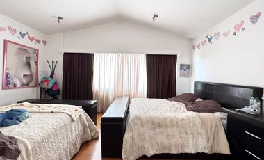 VENTA DE CASA EN FRACCIONAMIENTO EN LOMAS COUNTRY 3 RECAMARAS CON TERRAZA CON PANELES SOLARES