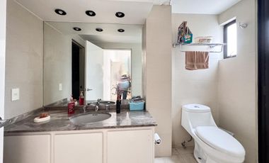 VENTA DE CASA EN FRACCIONAMIENTO EN LOMAS COUNTRY 3 RECAMARAS CON TERRAZA CON PANELES SOLARES