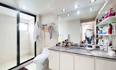 VENTA DE CASA EN FRACCIONAMIENTO EN LOMAS COUNTRY 3 RECAMARAS CON TERRAZA CON PANELES SOLARES