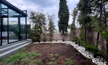 VENTA DE CASA EN FRACCIONAMIENTO EN LOMAS COUNTRY 3 RECAMARAS CON TERRAZA CON PANELES SOLARES