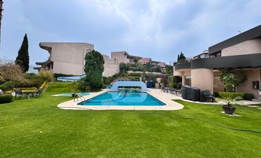 VENTA DE CASA EN FRACCIONAMIENTO EN LOMAS COUNTRY 3 RECAMARAS CON TERRAZA CON PANELES SOLARES