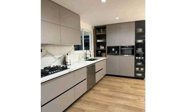 SE VENDE CASA EN VILLA LUCRE- ALTOS DE SAN RAFAEL REMODELADA 397m2 JP