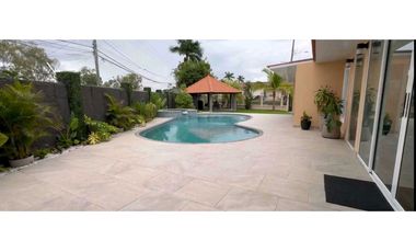 SE VENDE CASA EN VILLA LUCRE- ALTOS DE SAN RAFAEL REMODELADA 397m2 JP