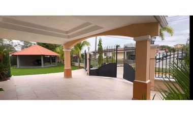 SE VENDE CASA EN VILLA LUCRE- ALTOS DE SAN RAFAEL REMODELADA 397m2 JP