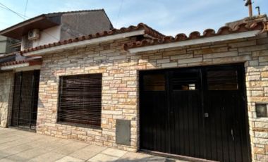 Casa en venta en Quilmes Este