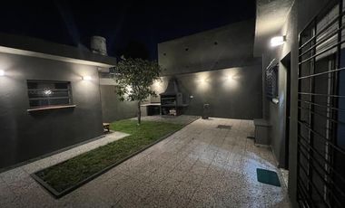 Casa en venta en Quilmes Este