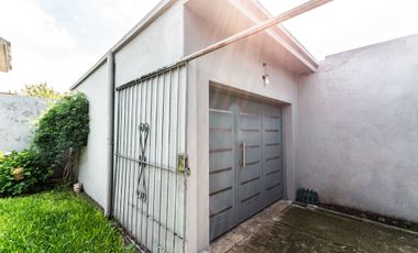 VENTA CASA 2/3 AMB C/ JARDIN Y GARAGE PARA 4 AUTOS