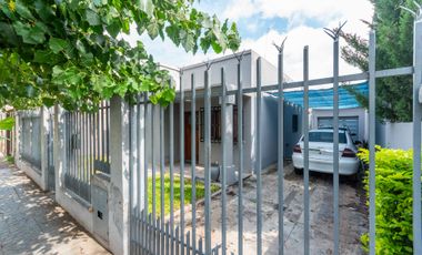 VENTA CASA 2/3 AMB C/ JARDIN Y GARAGE PARA 4 AUTOS
