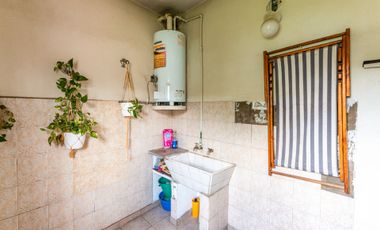 VENTA CASA 2/3 AMB C/ JARDIN Y GARAGE PARA 4 AUTOS