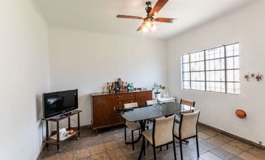 VENTA CASA 2/3 AMB C/ JARDIN Y GARAGE PARA 4 AUTOS
