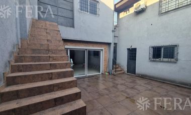 Venta Casa  3 ambientes con cochera y patio en Wilde (25208)