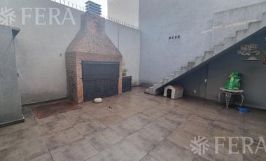 Venta Casa  3 ambientes con cochera y patio en Wilde (25208)