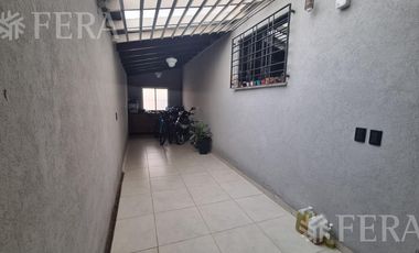 Venta Casa  3 ambientes con cochera y patio en Wilde (25208)