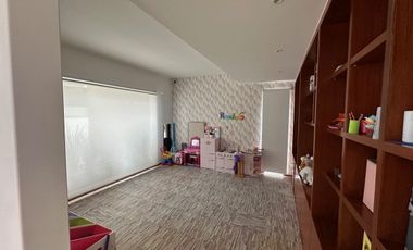 Excelente casa ubicada en Fairway