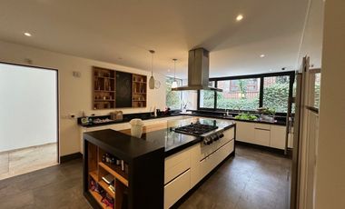 Excelente casa ubicada en Fairway