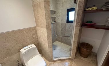 Excelente casa ubicada en Fairway