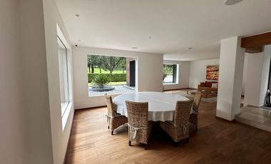 Excelente casa ubicada en Fairway