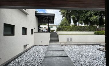 Excelente casa ubicada en Fairway