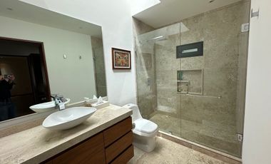 Excelente casa ubicada en Fairway