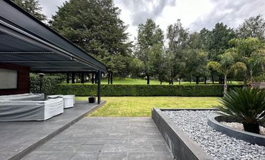 Excelente casa ubicada en Fairway