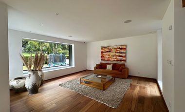 Excelente casa ubicada en Fairway