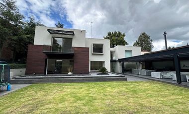Excelente casa ubicada en Fairway