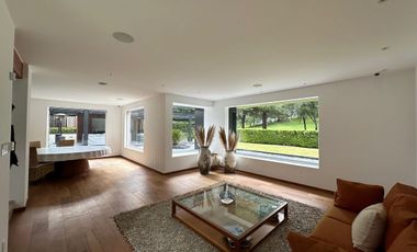 Excelente casa ubicada en Fairway