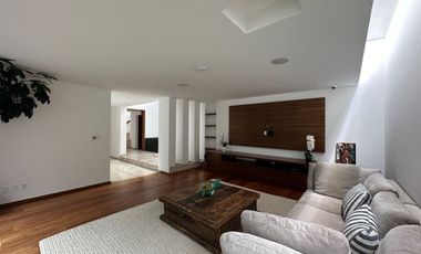 Excelente casa ubicada en Fairway