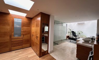 Excelente casa ubicada en Fairway