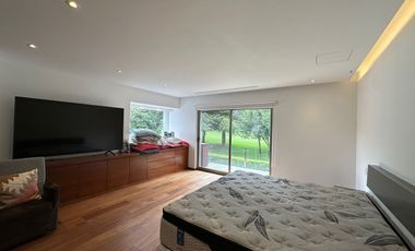Excelente casa ubicada en Fairway