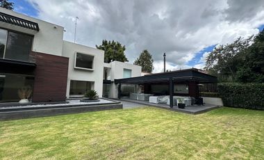 Excelente casa ubicada en Fairway