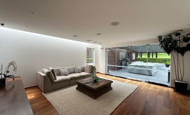 Excelente casa ubicada en Fairway
