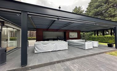 Excelente casa ubicada en Fairway