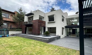 Excelente casa ubicada en Fairway