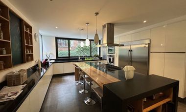 Excelente casa ubicada en Fairway