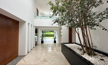 Excelente casa ubicada en Fairway